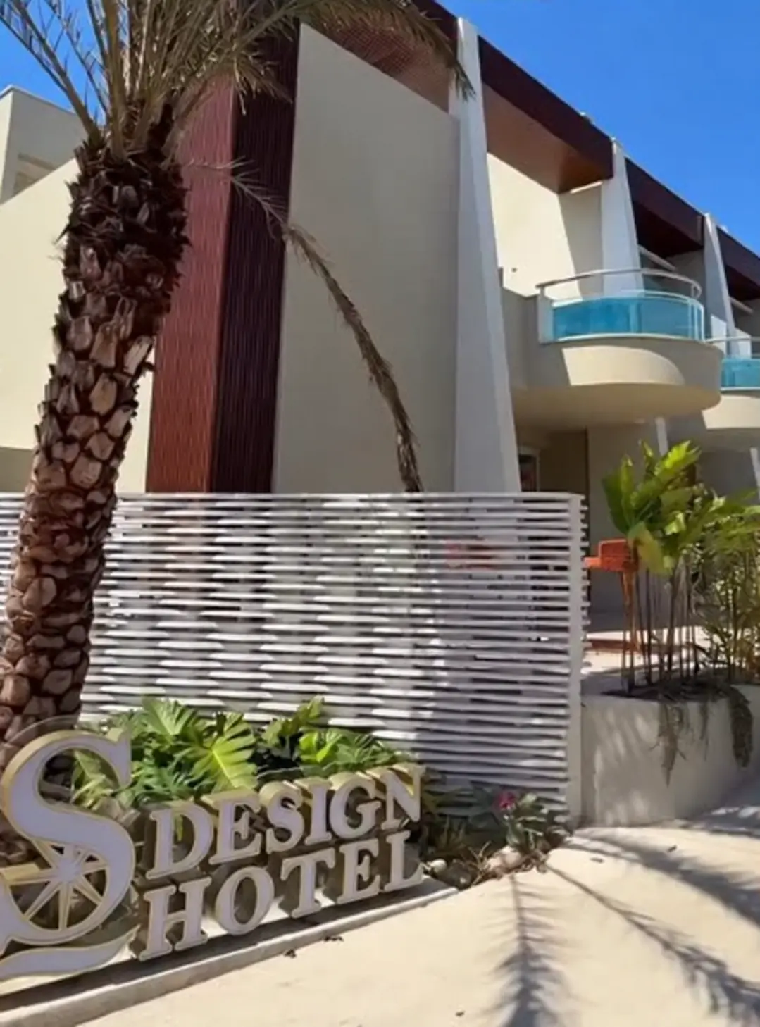 Fachada contemporânea do SDesign Hotel